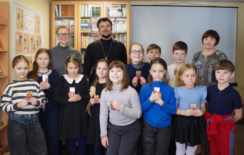 В городской библиотеке Белокурихи прошла встреча со школьниками на тему: «Жития святых Русской Православной Церкви» 
